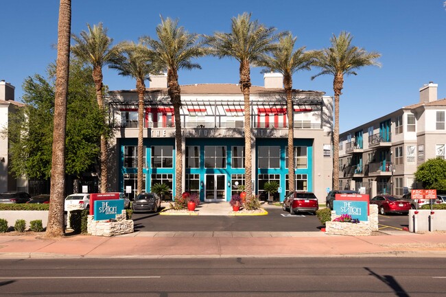 The Station on Central in Phoenix, AZ - Foto de edificio - Building Photo