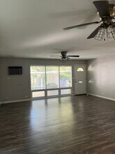 33 S Prairie St in Cary, IL - Building Photo - Building Photo