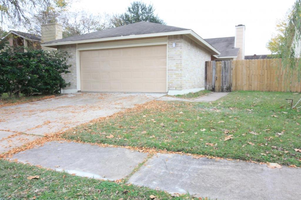 6338 Glenhagen Dr in Houston, TX - Building Photo