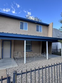 725 Edith Blvd SE in Albuquerque, NM - Foto de edificio - Building Photo