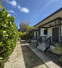 560 NE 69th St in Miami, FL - Building Photo - Building Photo
