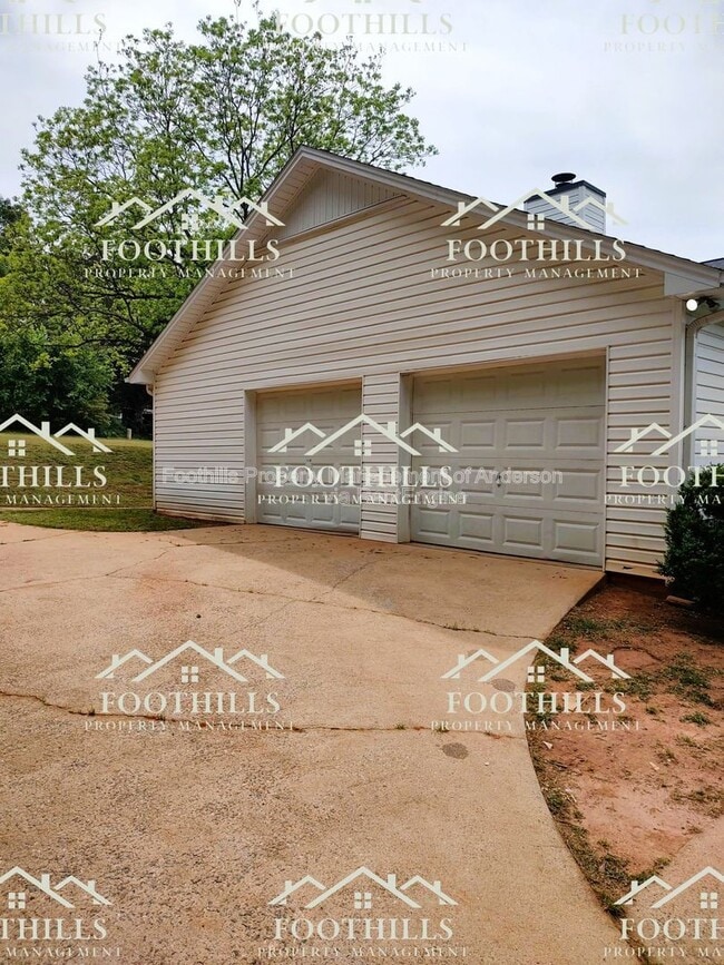 213 Lake Forest Cir in Anderson, SC - Building Photo - Building Photo
