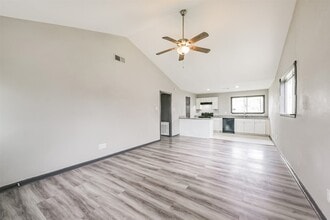 2718 Summertime Dr in Houston, TX - Foto de edificio - Building Photo