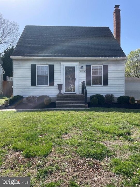 6344 Piney Ridge Dr in Sykesville, MD - Building Photo