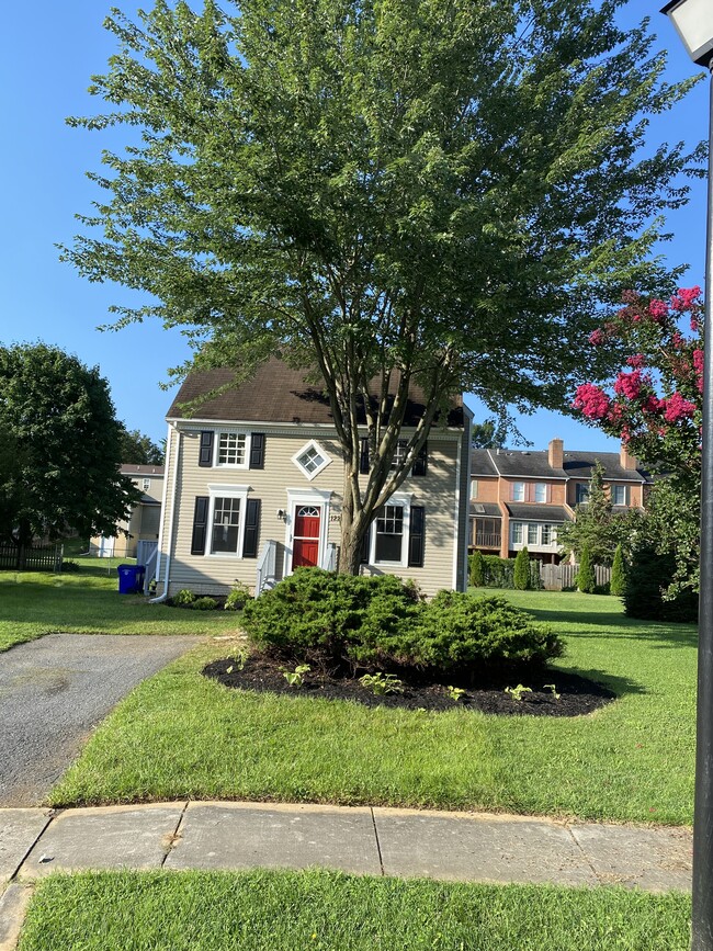 1221 Magnolia Ct