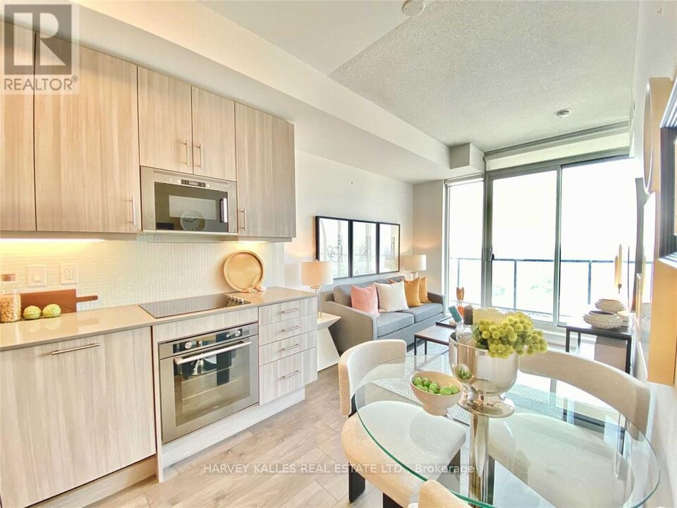 297-1297 College St in Toronto, ON - Building Photo