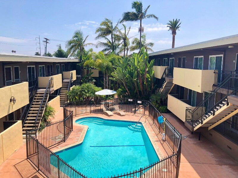 4735 W Broadway in Hawthorne, CA - Building Photo