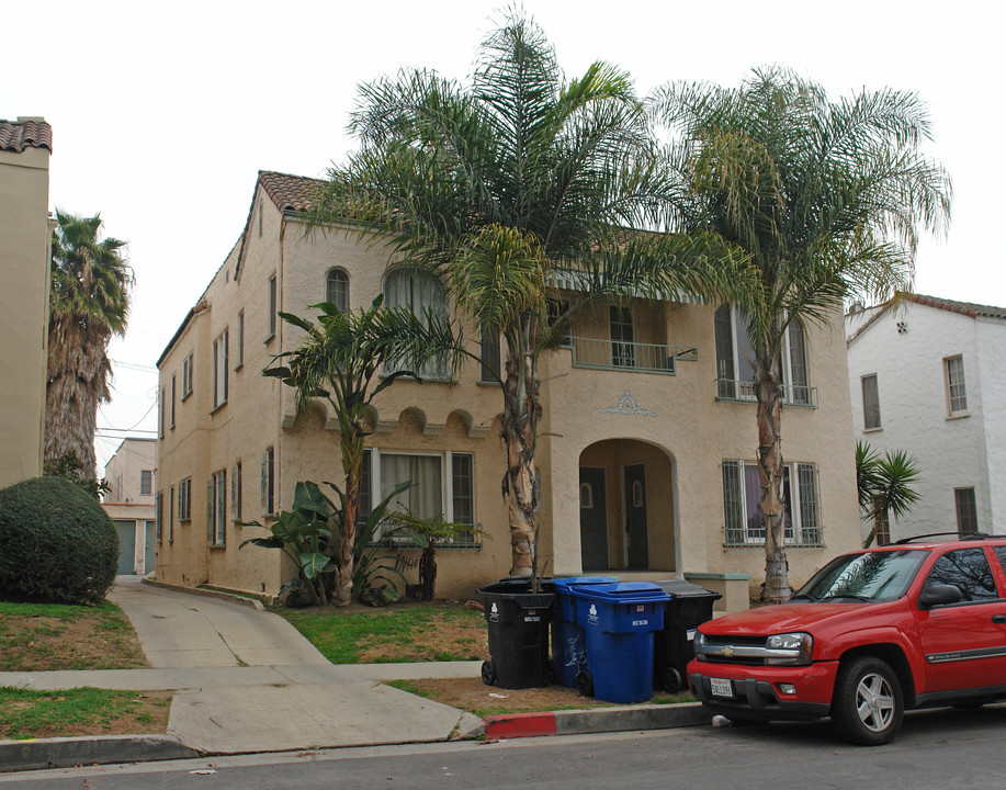 616 N Genesee Ave in Los Angeles, CA - Building Photo