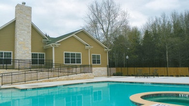 Lake View Apartments 55+ Older Senior Living in Tyler, TX - Foto de edificio - Building Photo