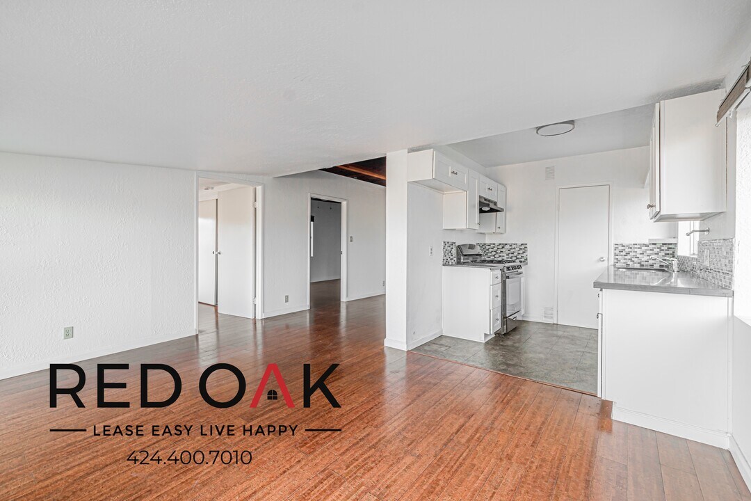 476 1/2 Crane Blvd in Los Angeles, CA - Building Photo
