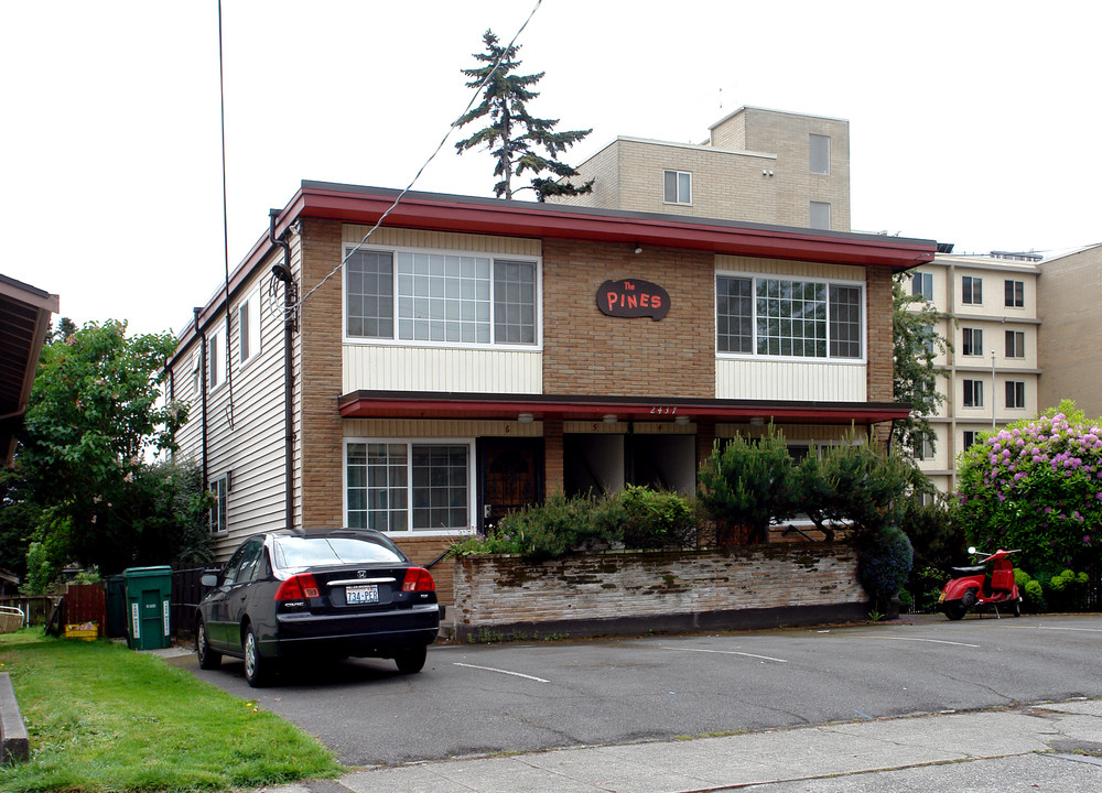 2437 NW 57th St in Seattle, WA - Building Photo