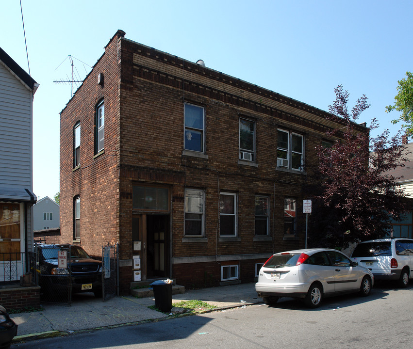 111-115 Garrison St in Newark, NJ - Foto de edificio