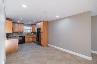 4388 Lake Underhill Rd in Orlando, FL - Building Photo - Building Photo