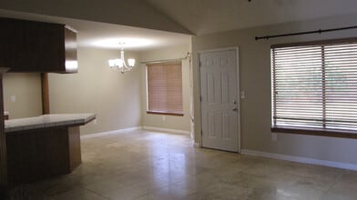 501 Quail Rock Ave in Bakersfield, CA - Building Photo - Building Photo
