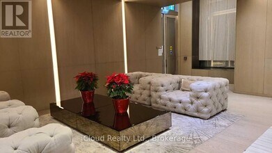 100 Harbour St in Toronto, ON - Building Photo - Building Photo