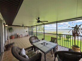 2410 Hartridge Point Dr W, Unit 23 in Winter Haven, FL - Building Photo