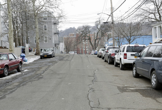 54-56 Tompkins St in Staten Island, NY - Foto de edificio - Building Photo
