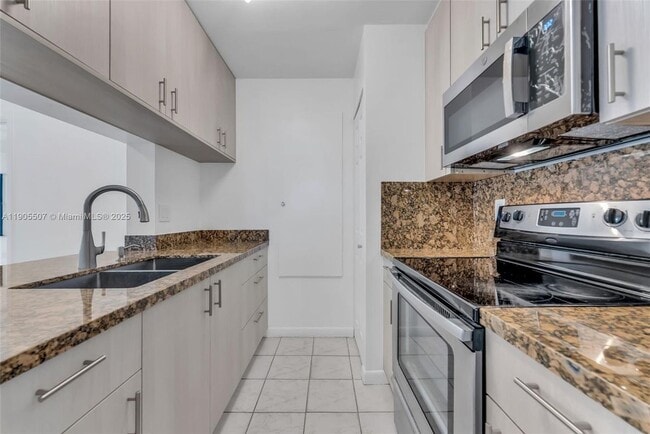 9730 Hammocks Blvd in Miami, FL - Building Photo - Building Photo