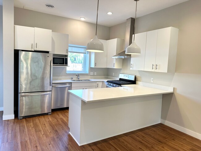 211 24th Ave NE in Minneapolis, MN - Building Photo - Building Photo
