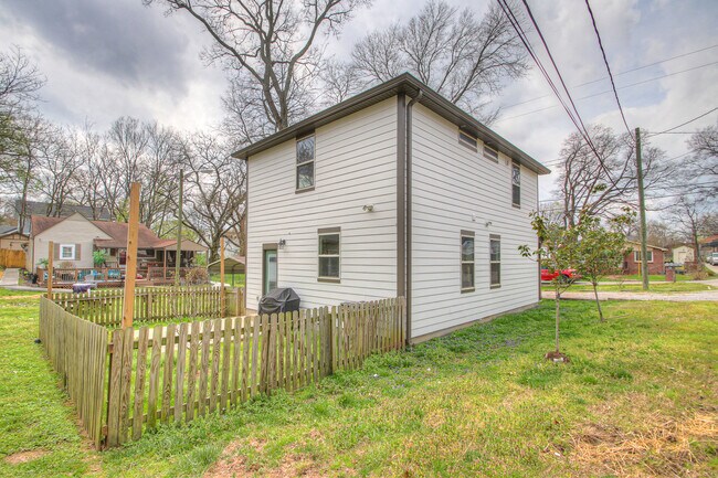 1615A Chase St in Nashville, TN - Building Photo - Building Photo