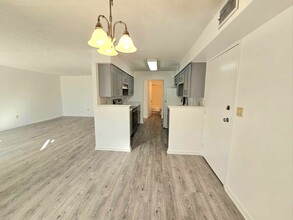 19 Beal's Cove Rd, Unit D in Hingham, MA - Foto de edificio - Building Photo
