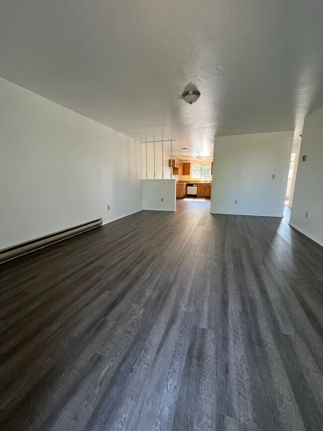 property at 1912 Dawn Ct