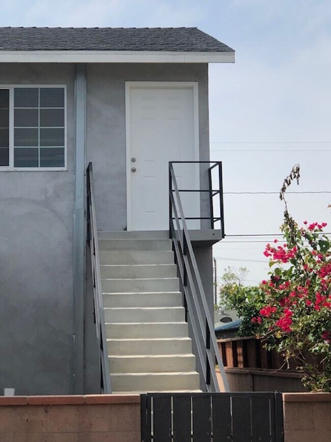 318 E Heath Ln-Unit -ABOVE GARAGE in Long Beach, CA - Building Photo - Building Photo