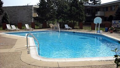 10 Garden Dr in La Grange Park, IL - Building Photo - Building Photo