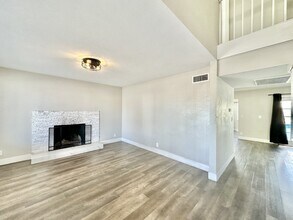 4067 Arrowood Dr in Las Vegas, NV - Building Photo - Building Photo
