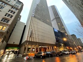 100 E Walton St in Chicago, IL - Building Photo