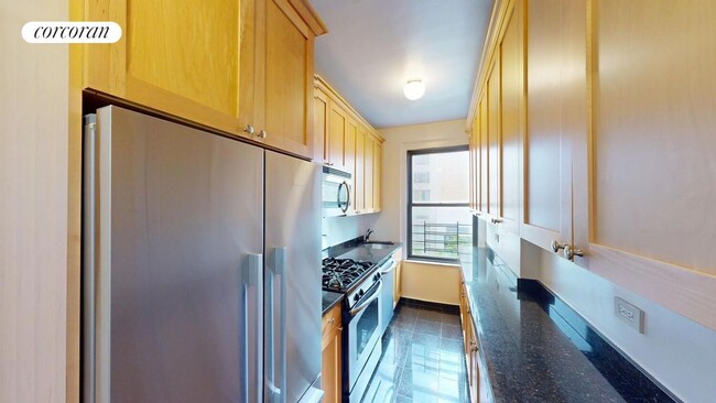 210 E 68th St in New York, NY - Foto de edificio - Building Photo