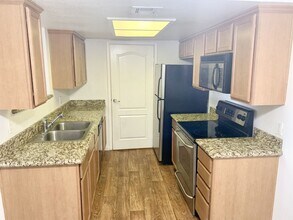 12071 Alta Carmel Ct in San Diego, CA - Building Photo - Building Photo