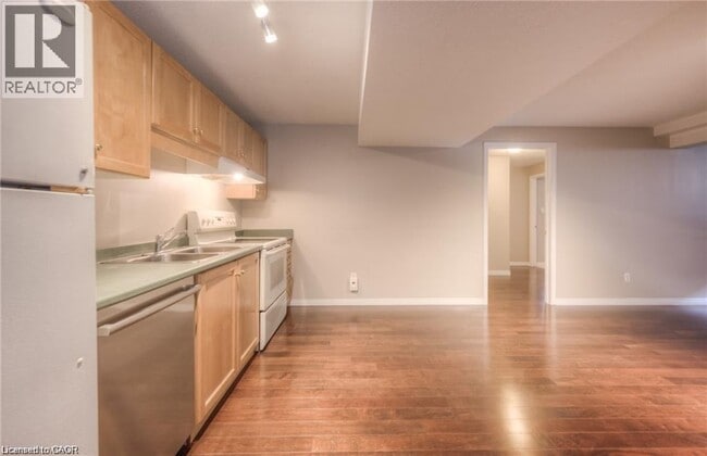 8 Melran Dr in Cambridge, ON - Building Photo - Building Photo