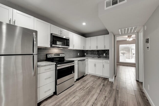 4330 Bowser Ave, Unit 201 in Dallas, TX - Building Photo - Building Photo