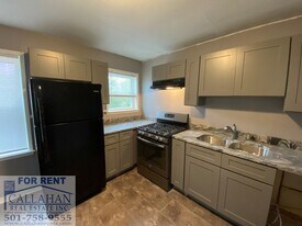 319 W I Ave in North Little Rock, AR - Building Photo