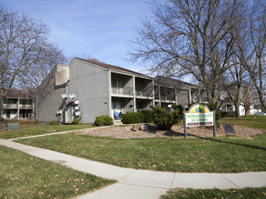 Heritage Court in Des Moines, IA - Building Photo - Building Photo