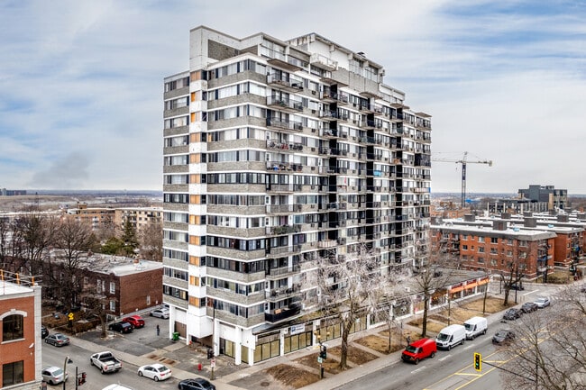 Le St-Regis in Montréal, QC - Building Photo - Building Photo