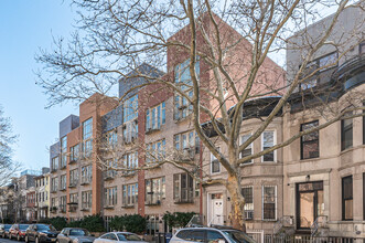 136 Clifton Pl in Brooklyn, NY - Building Photo - Building Photo