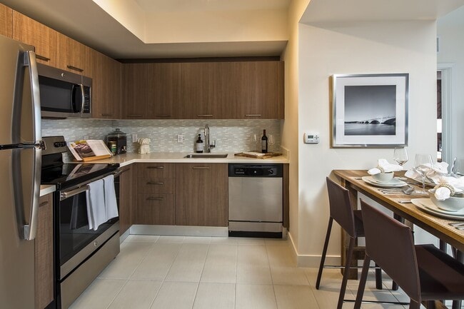 Intown Apartments in Miami, FL - Foto de edificio - Building Photo