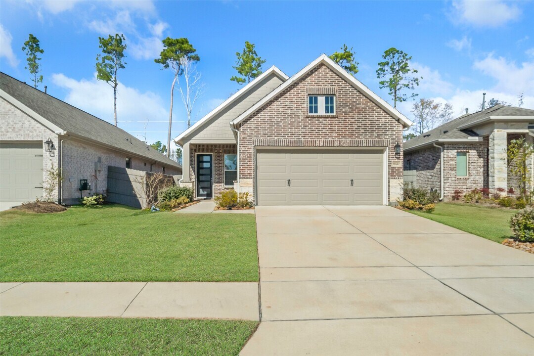 15527 Maple in Conroe, TX - Building Photo