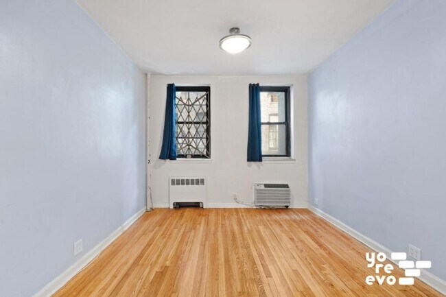 20 Jane St in New York, NY - Building Photo - Building Photo
