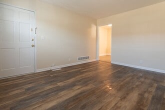 3512 Brockton Ln in Louisville, KY - Building Photo - Building Photo