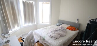 84 Fenway in Boston, MA - Building Photo