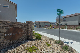 Highland Pointe in Las Vegas, NV - Foto de edificio - Building Photo