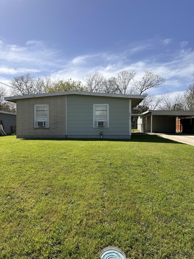 603 Westmoreland Dr in San Antonio, TX - Building Photo - Building Photo