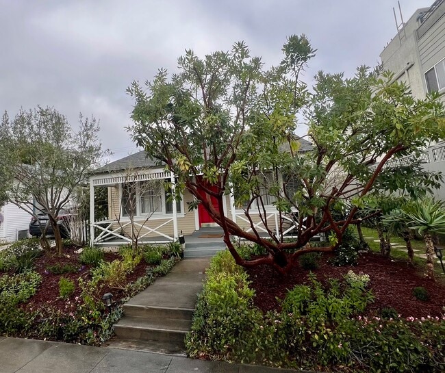 1233 22nd St, Unit 1233