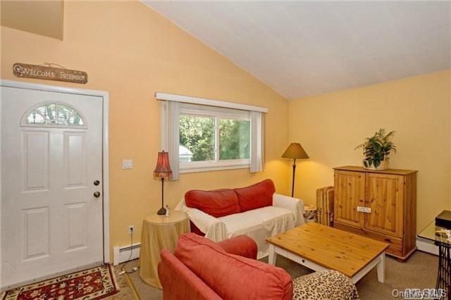 843 Outlook Ave in West Babylon, NY - Building Photo - Building Photo
