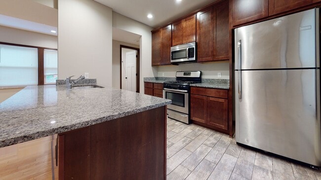 408-410 SE 8th St in Minneapolis, MN - Building Photo - Building Photo