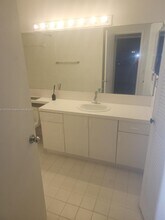 4460 NW 107th Ave in Doral, FL - Building Photo - Building Photo