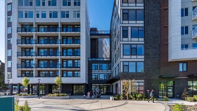 Zephyr on the Park in Redmond, WA - Foto de edificio - Building Photo